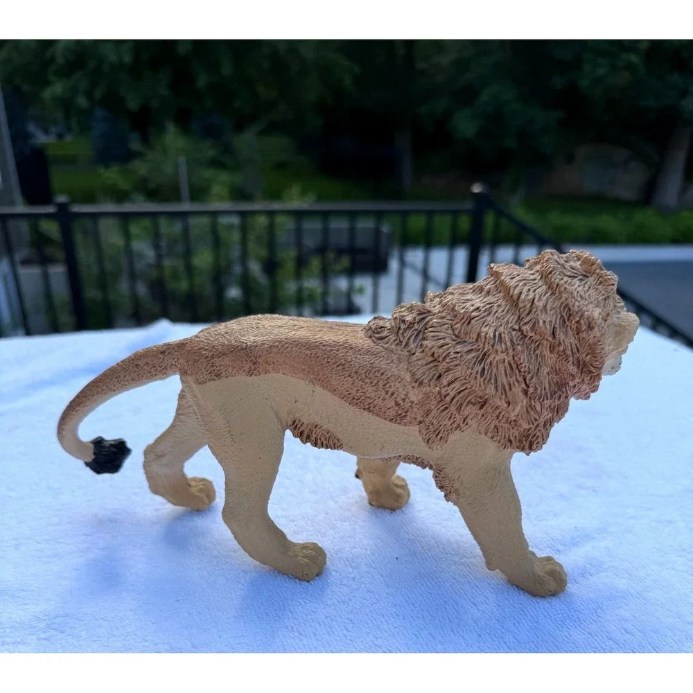 Safari Ltd Male Lion Figure Wildlife Animal Toy Figurine Realistic Big Cat